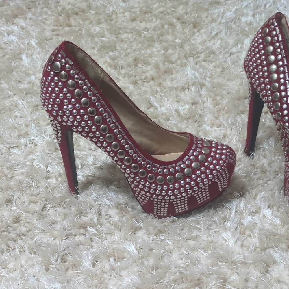 Chic ♥️ Studded Heels - Picture 2 of 5